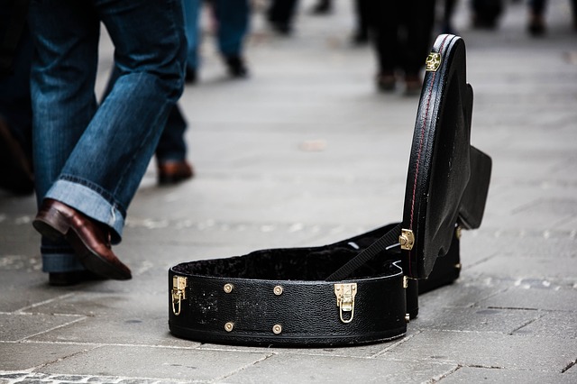guitar-case-485112_640